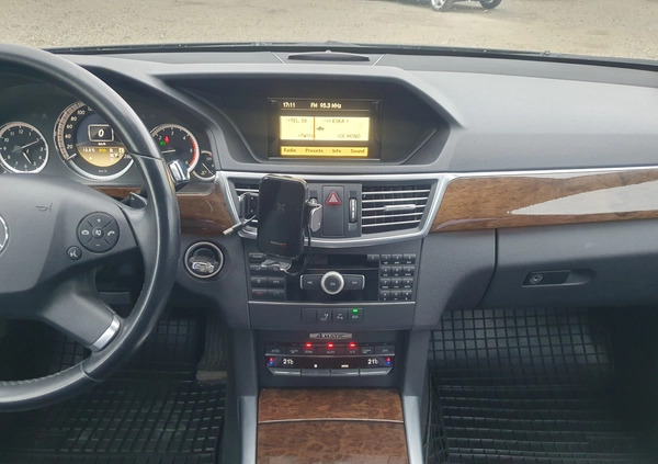 Mercedes-Benz Klasa E cena 52500 przebieg: 252000, rok produkcji 2012 z Włodawa małe 562